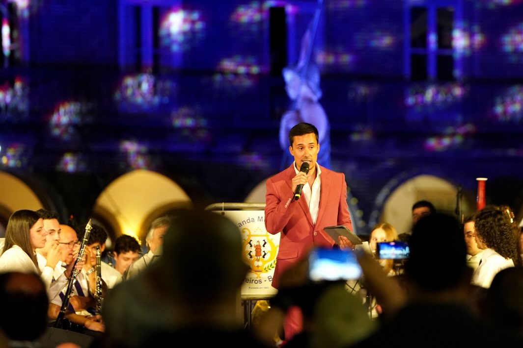 André Vilar a conduzir um evento em palco